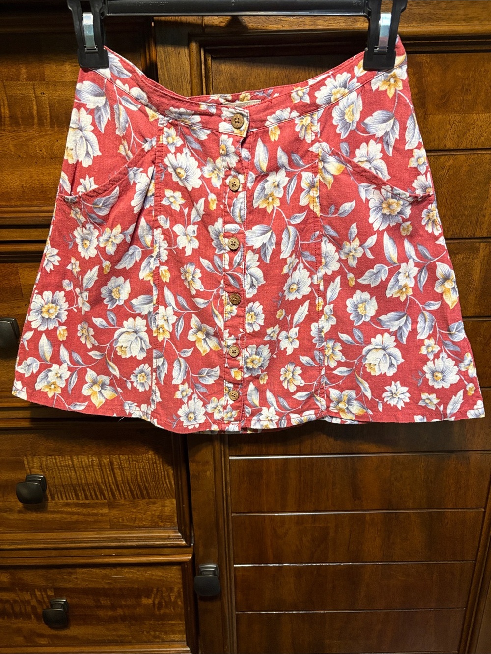 Ecote Junior’s Linen Blend Red Floral Button-Front Mini Skirt